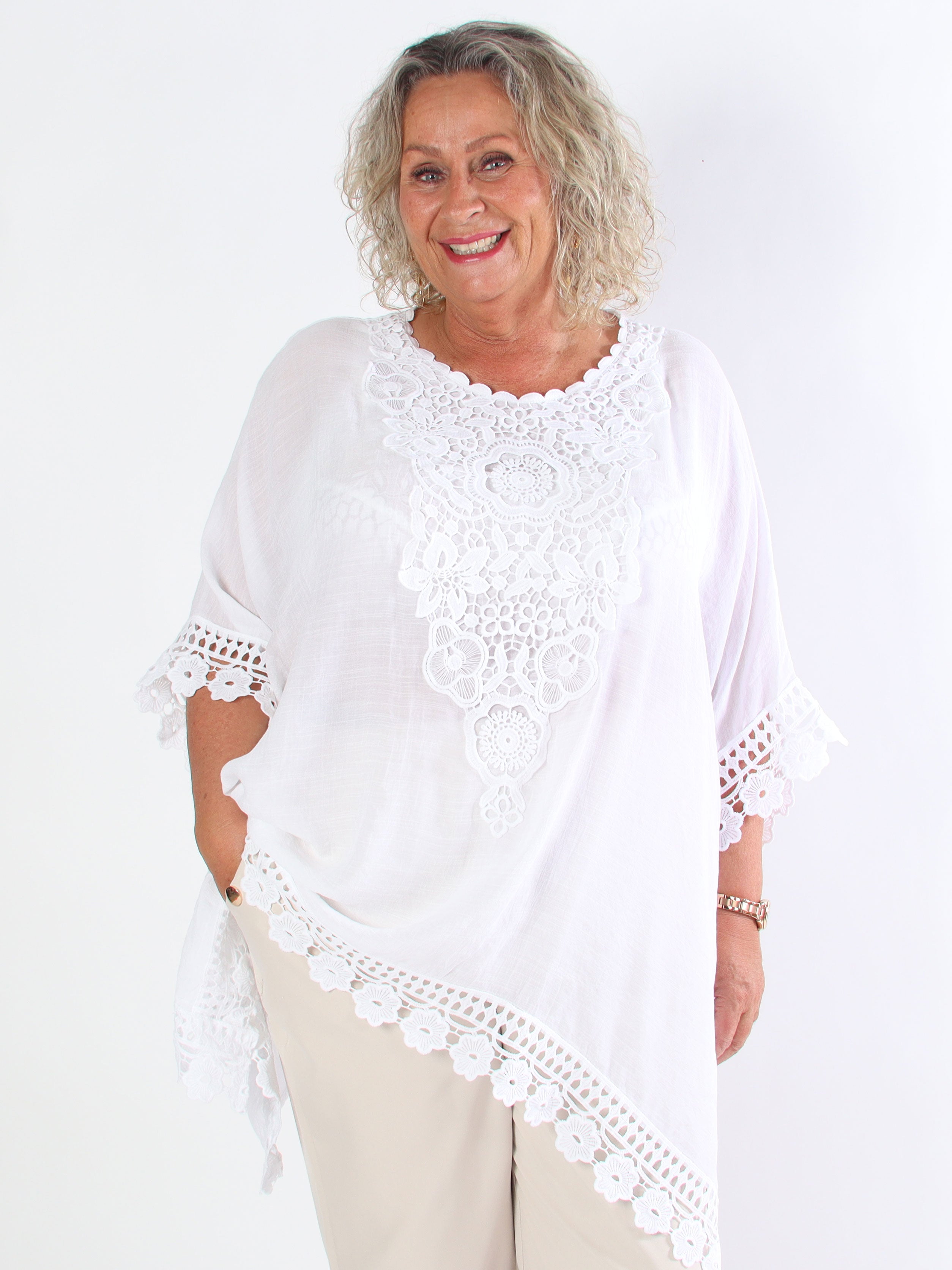 Elena - Mjuk plus size tunika i bomull med fina broderier